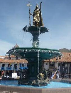 estatua plaza armas cuzco